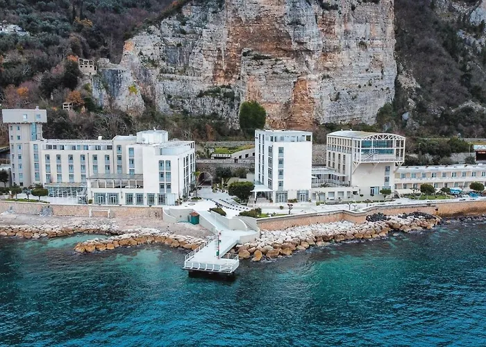 Отель Towers Stabiae Sorrento Coast Кастелламмаре-ди-Стабия